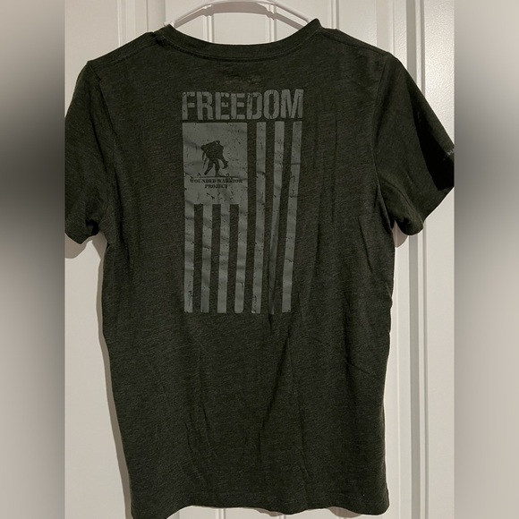 UNDER ARMOUR - WOMENS FREEDOM FLAG T-SHIRT - Picture 7 of 8